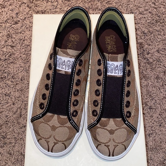 COACH - Bev Signature C Tan Sneakers - Picture 2 of 7